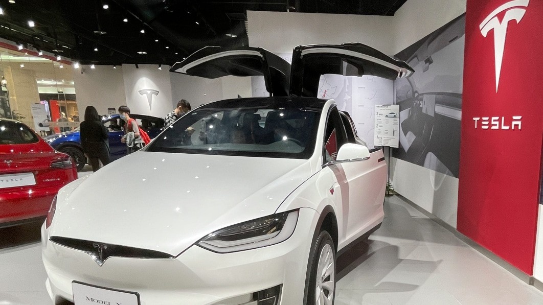 Driver job opportunity in Tesla company Who can earn more than 50 thousand per day